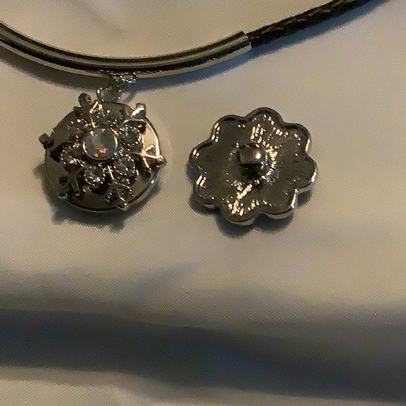 Necklace with inter-changeable pieces ♥️ - Picture 3 of 3